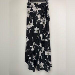 Bebe size 00/XXS Women’s Black White Floral Maxi Wrap Skirt
